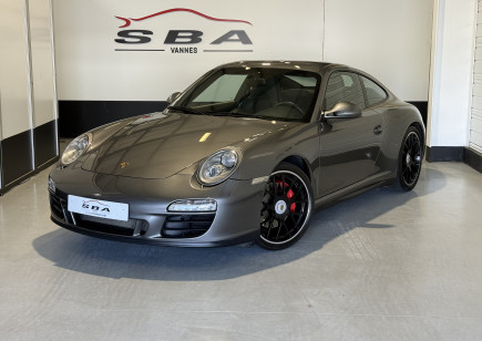 PORSCHE 911 Carrera 4 GTS 